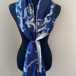 Beautiful, chain design navy 100%silk scarf, tag included, never been worn